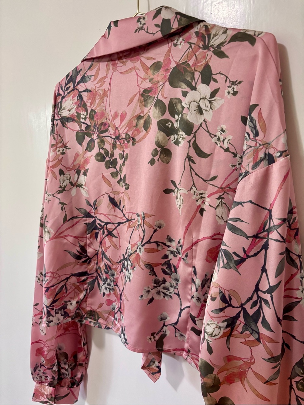 Guess| ‘Jun’ Pink Floral Satin Tie-Front Cropped Button Down Shirt Sz L - Picture 6 of 8
